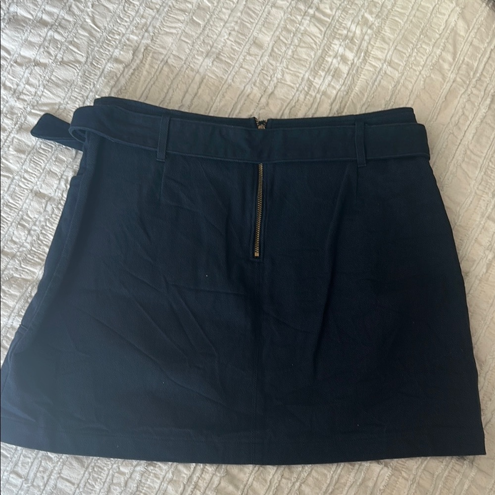 Elegant Navy Blue Mini Skirt with Belt - Picture 2 of 4